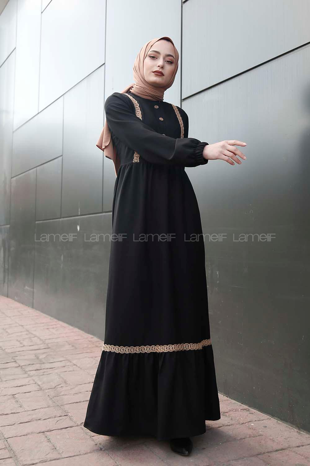 Modalamelif Önü Tahta Düğmeli Hasır Detaylı Elbise Siyah