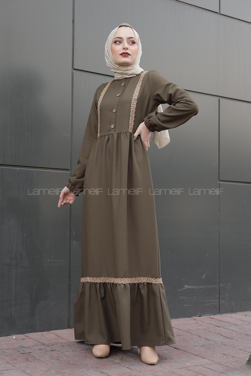 Modalamelif Önü Tahta Düğmeli Hasır Detaylı Elbise Haki