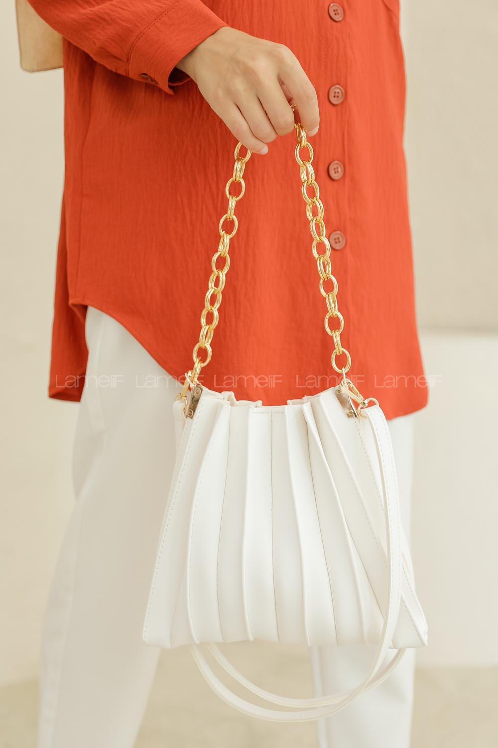 Modalamelif Zincir Aksesuarlı Pileli Çanta Beyaz