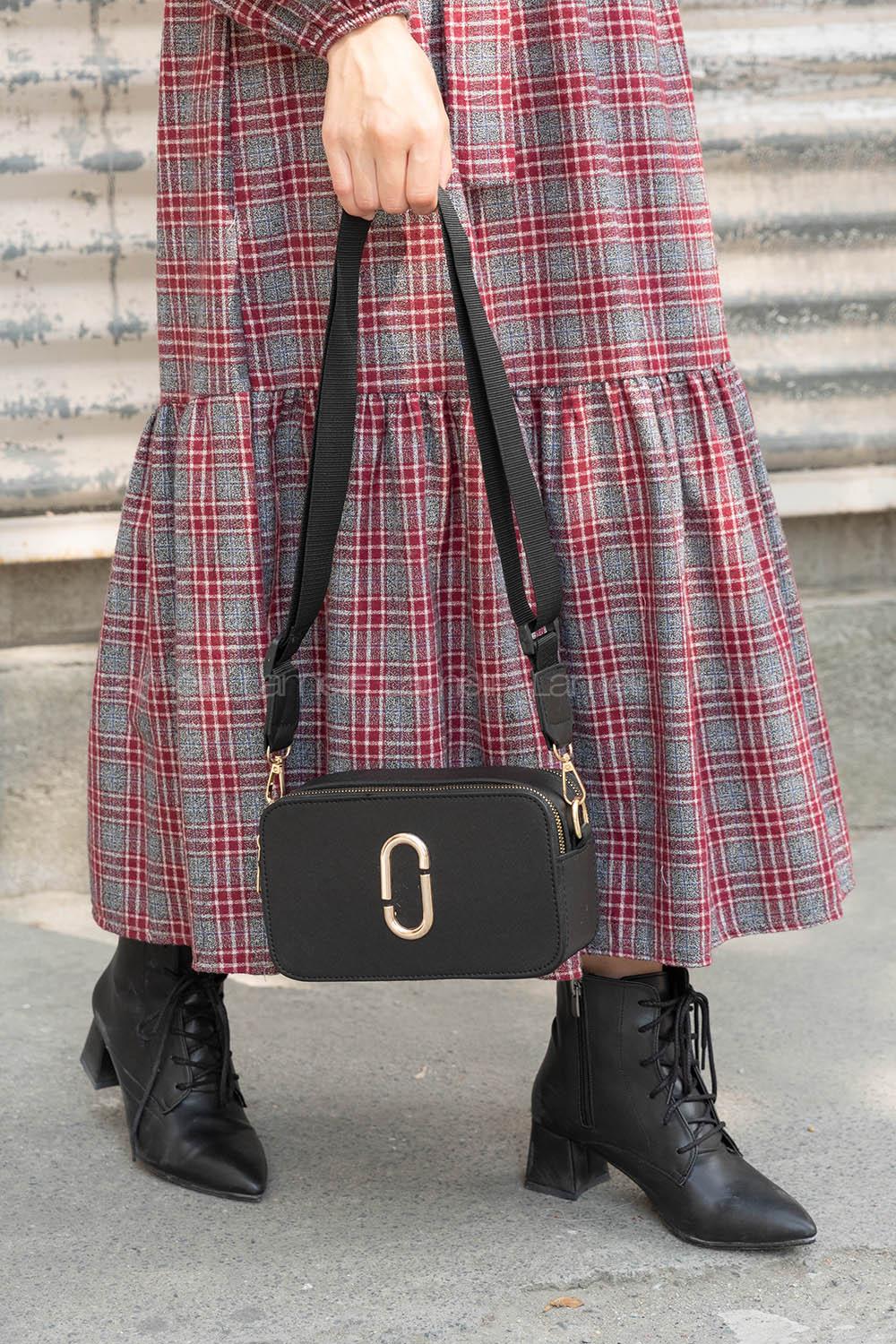 Lamelif Deri Görünümlü Metal Detay Çanta Siyah