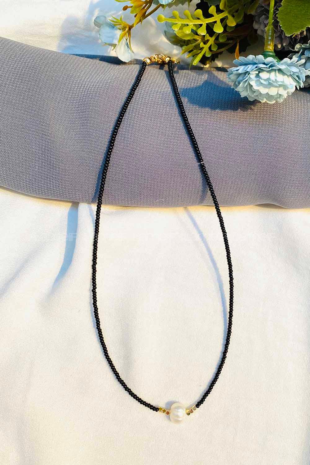 Modalamelif Siyah Boncuk İnci Detay Kolye