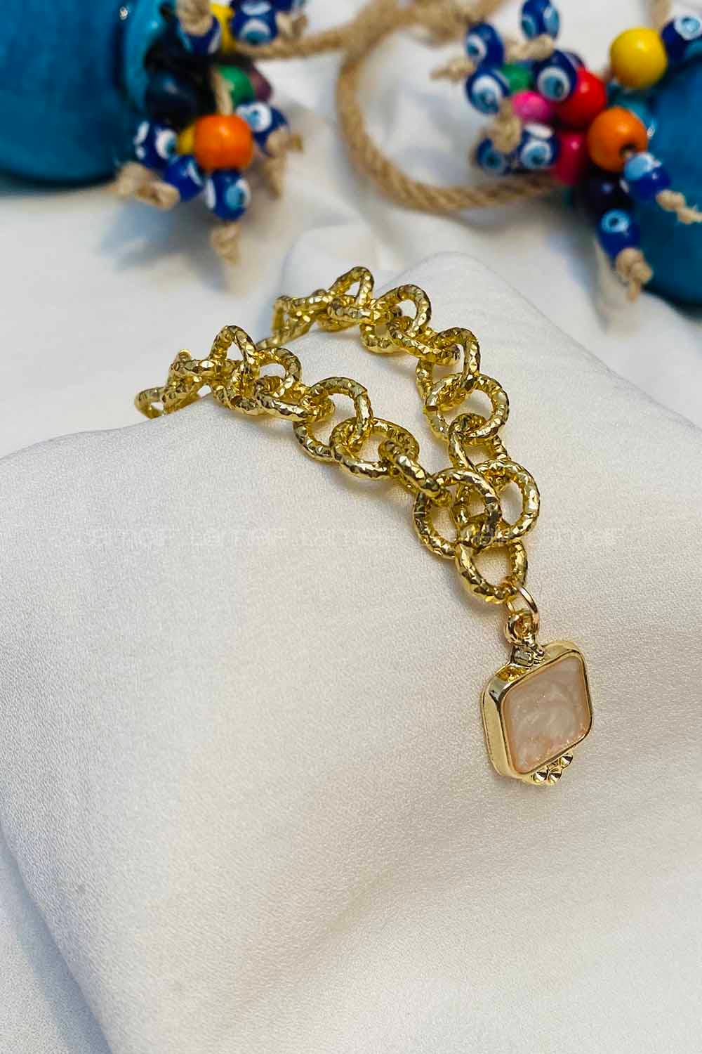 Modalamelif Gold Zincir Beyaz Detay Bileklik