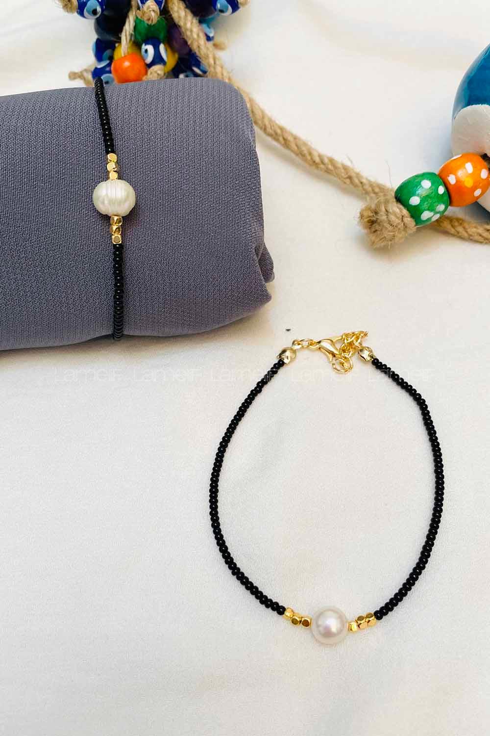 Modalamelif Siyah Boncuk İnci Detay Bileklik