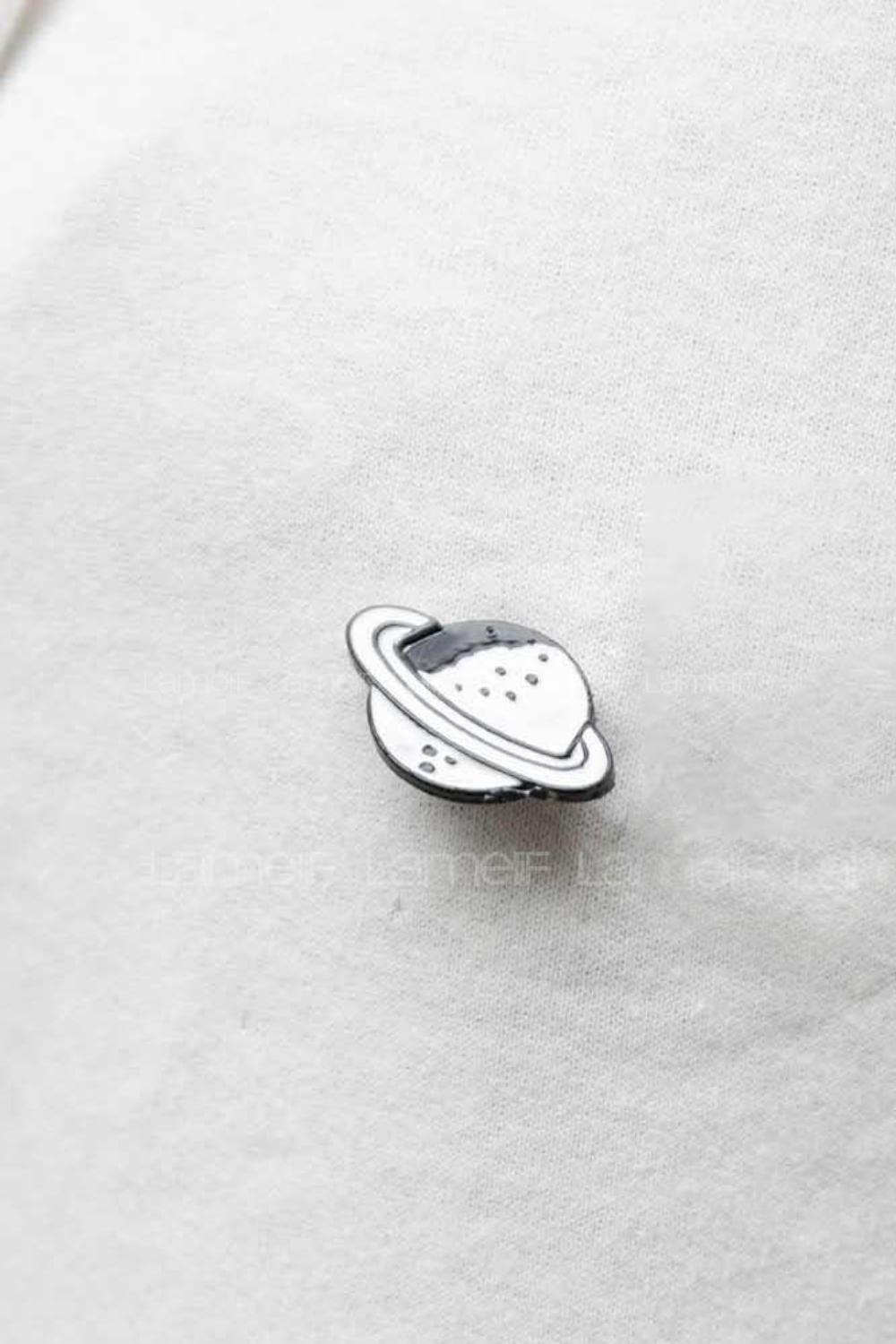 Lamelif Gezegen Broş