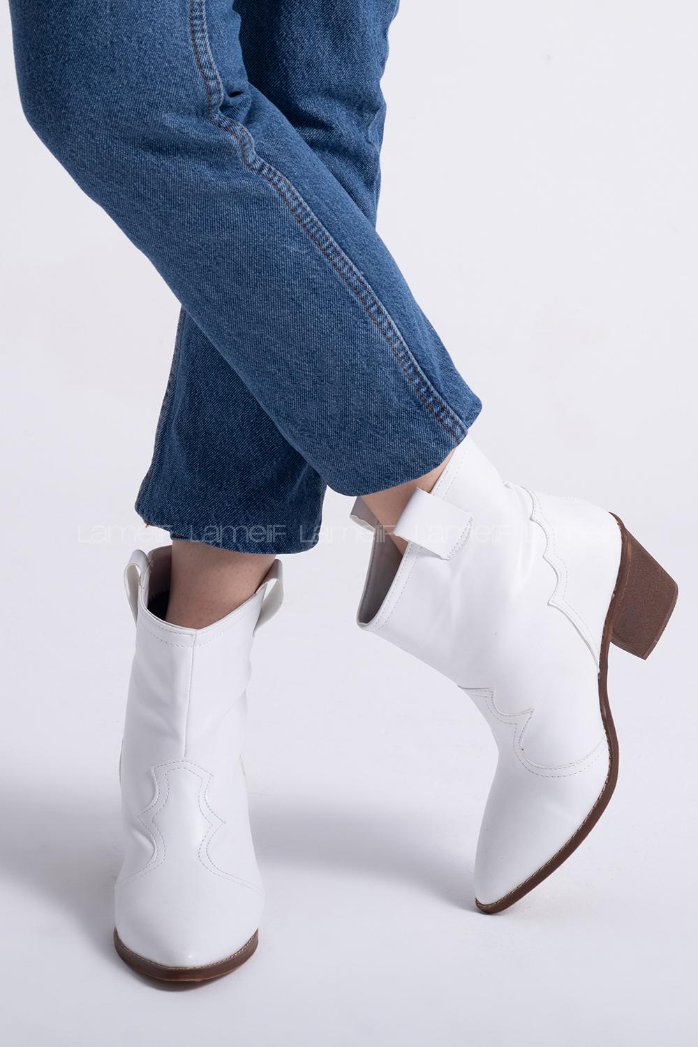 Modalamelif Sivri Burun Nakışlı Deri Beyaz Bot