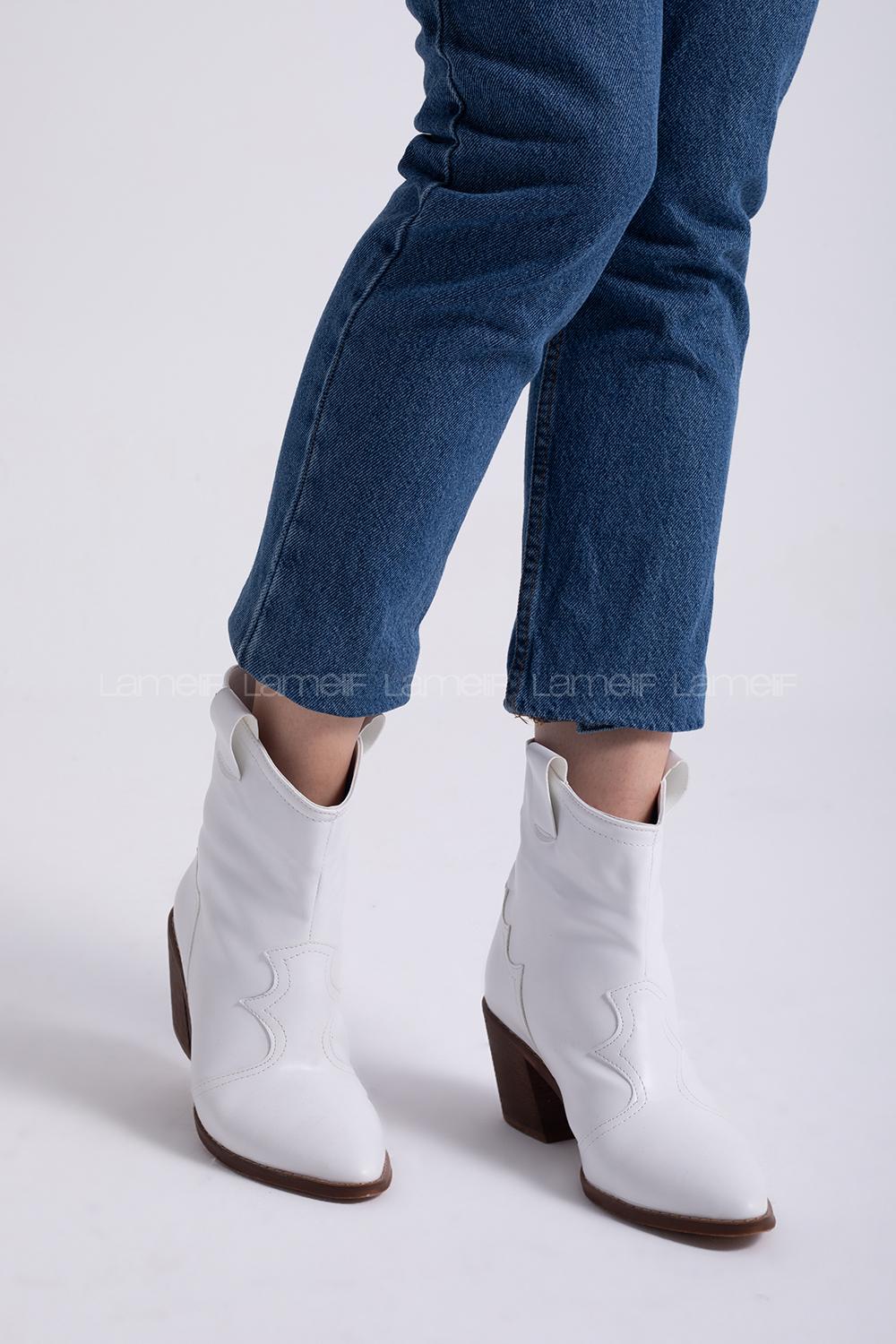 Modalamelif Sivri Burun Nakışlı Deri Beyaz Bot