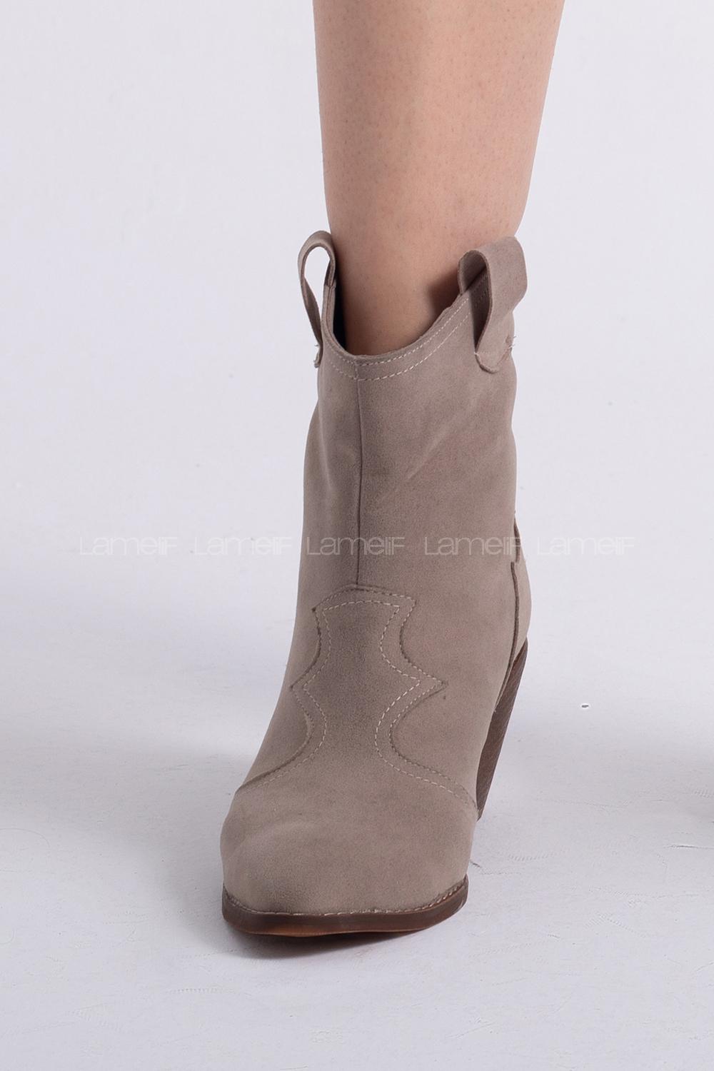 Modalamelif Sivri Burun Nakışlı Süet Ten Rengi Bot