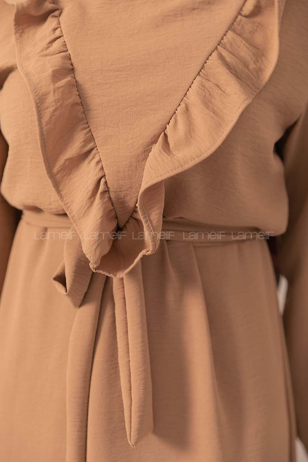 Modalamelif Önü Fırfırlı Kuşaklı Elbise Camel