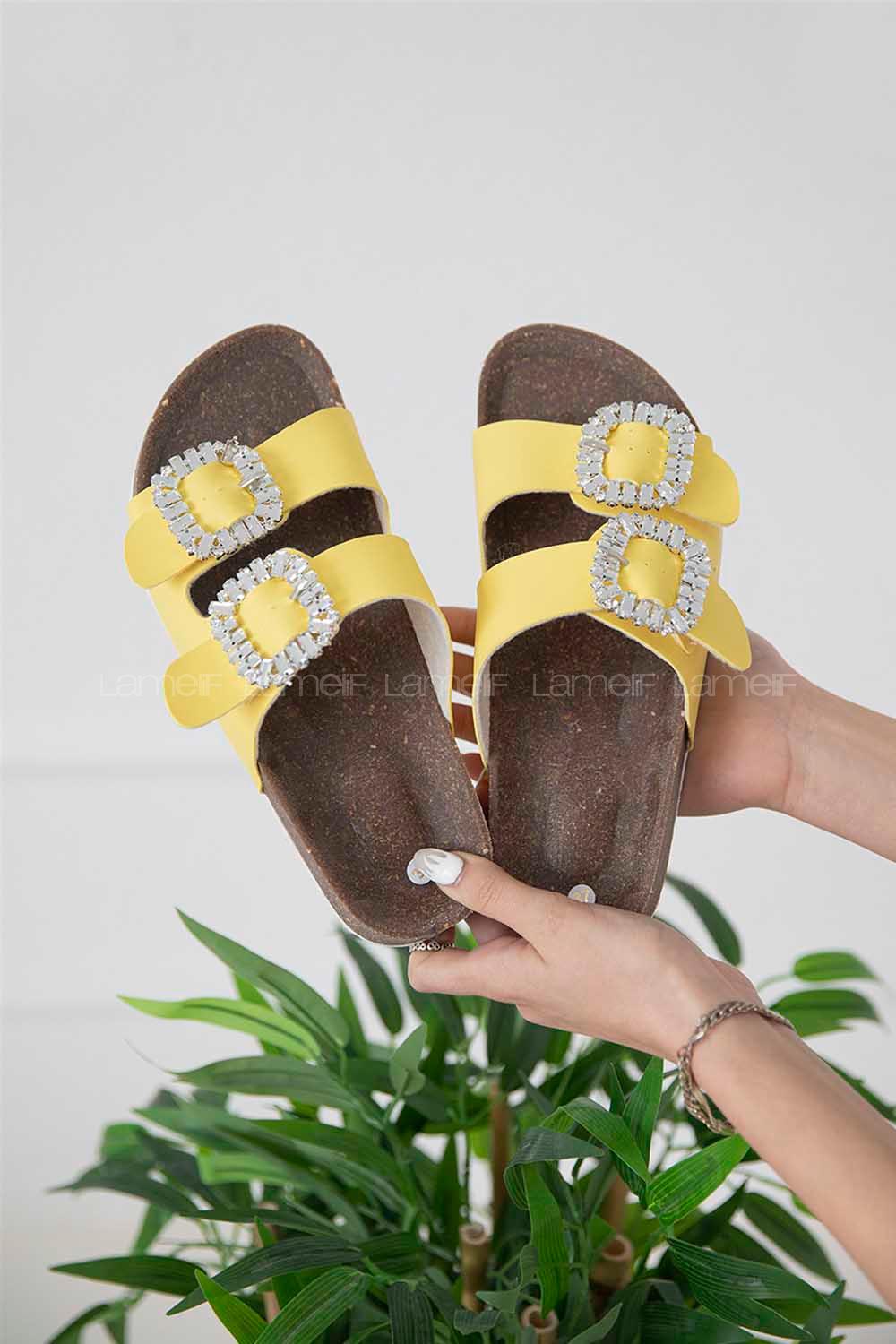 Modalamelif Volinda Kadın Taşlı Tokalı Deri Terlik Sarı