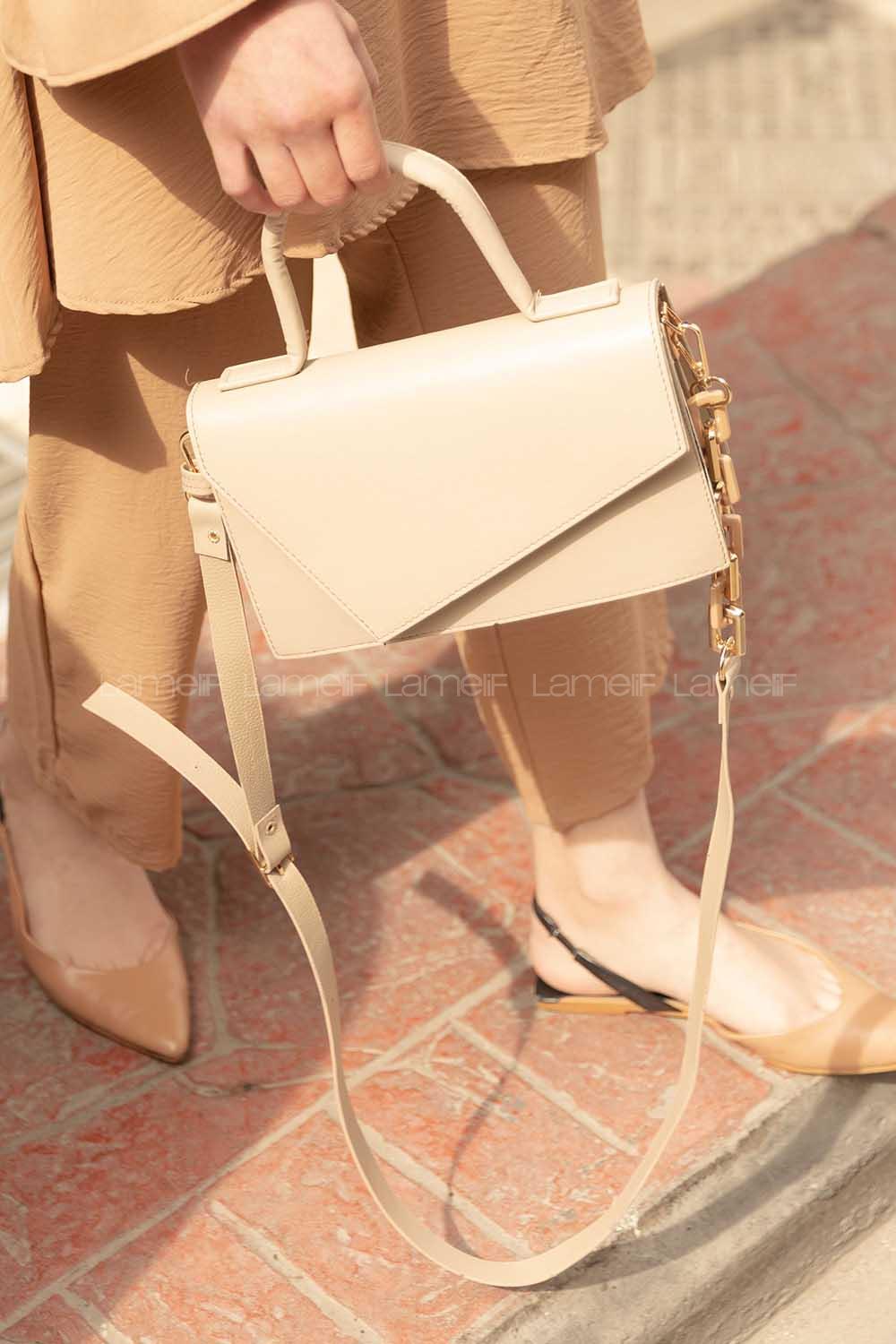 Modalamelif Asimetrik Kapak Kilitli Çanta Vizonrengi