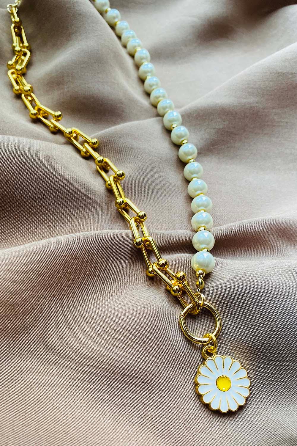 Modalamelif Özel Tasarım İnci Zincir Papatya Kolye