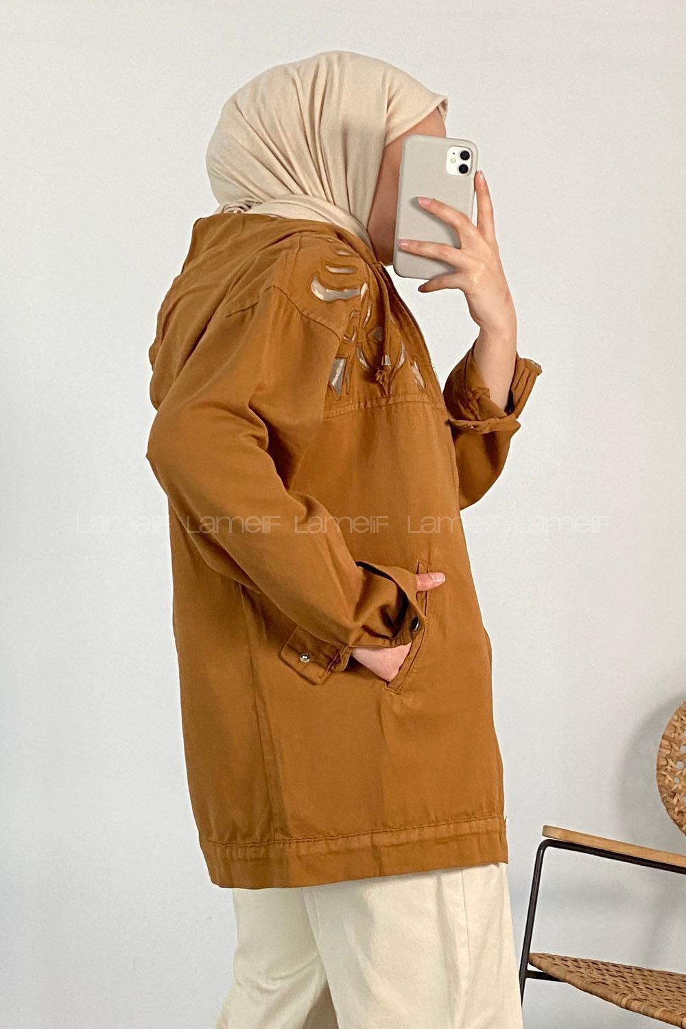 Modalamelif Nakış Detaylı Kapşonlu Gabardin Ceket Camel