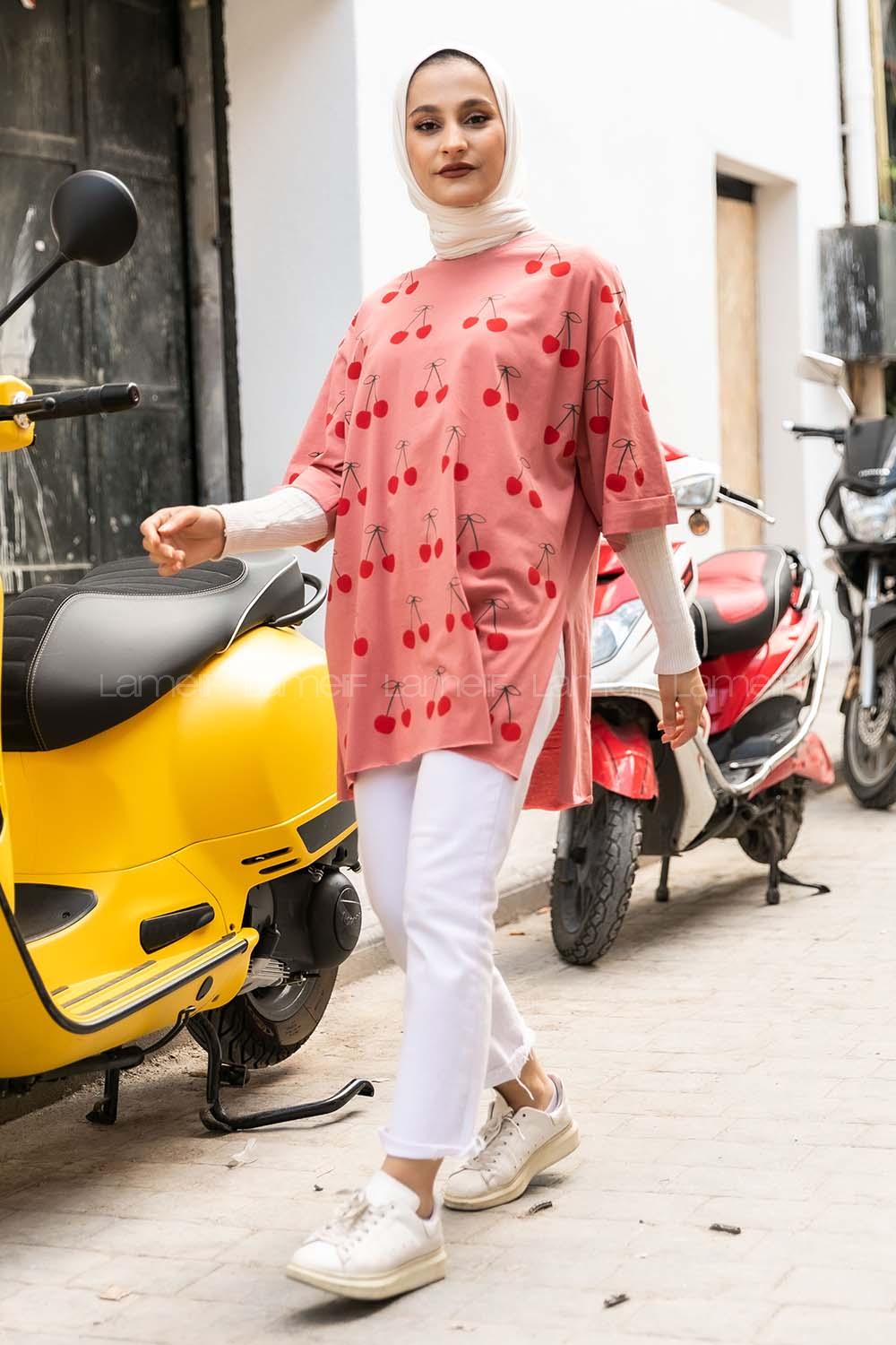 Modalamelif Kiraz Baskılı Yan Yırtmaçlı T-Shirt  Gül