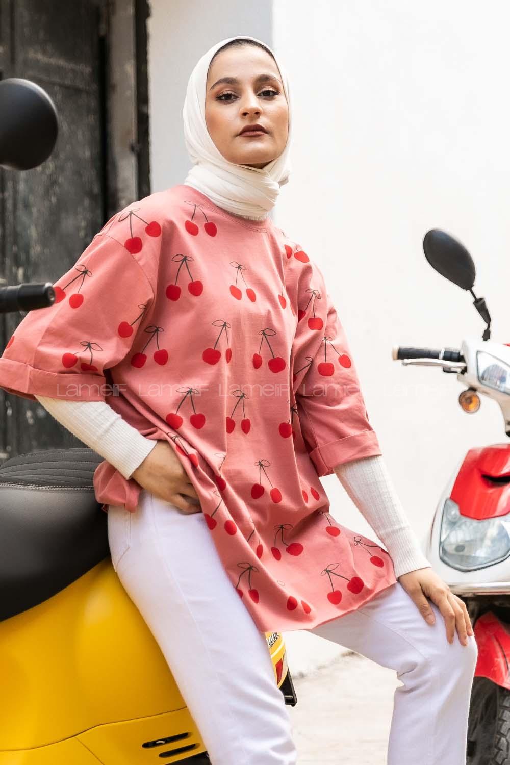 Modalamelif Kiraz Baskılı Yan Yırtmaçlı T-Shirt  Gül