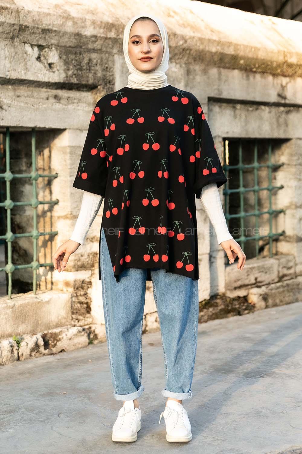 Modalamelif Kiraz Baskılı Yan Yırtmaçlı T-Shırt Siyah