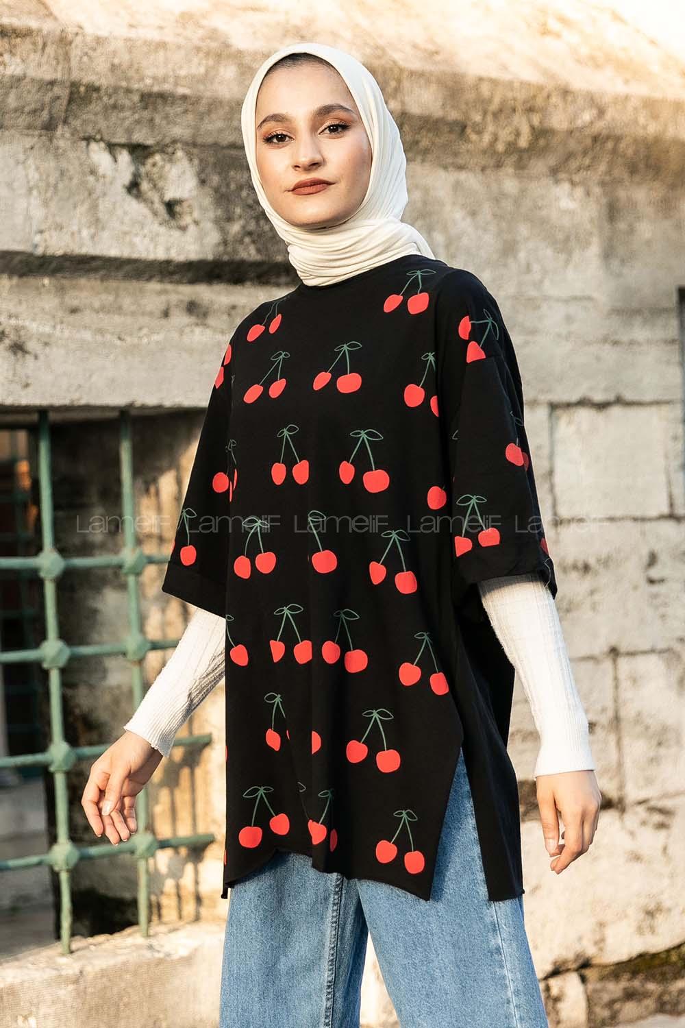 Modalamelif Kiraz Baskılı Yan Yırtmaçlı T-Shırt Siyah