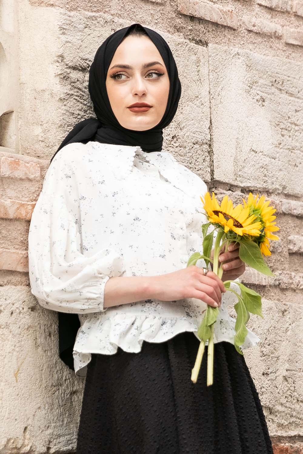 Modalamelif Yakası Dantel Detaylı  Çiçek Desenli Bluz Beyaz