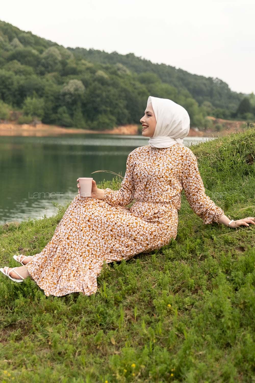 Modalamelif Önü Yarım Düğmeli Çiçek Desenli Eteği Fırfırlı Elbise Hardal Sarısı