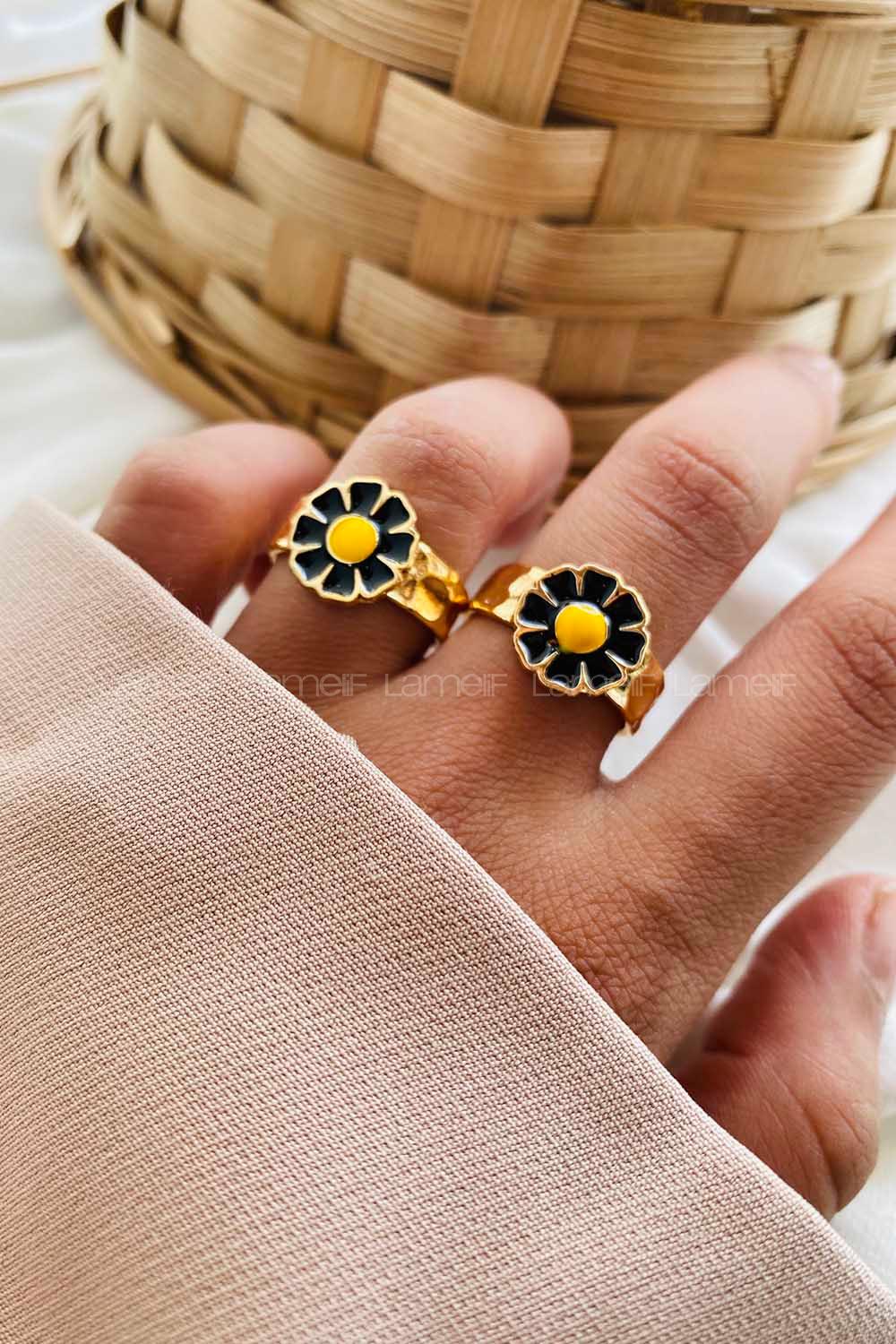 Modalamelif Siyah Çicek Mineli Yüzük