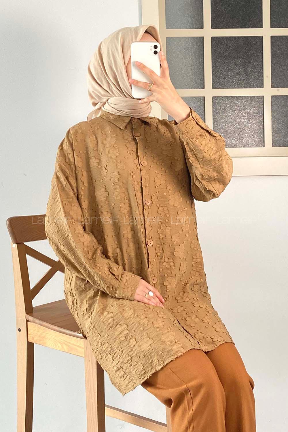 Modalamelif Önü Kısa Arkası Uzun Çiçek Motifli Jakarlı Gömlek Camel