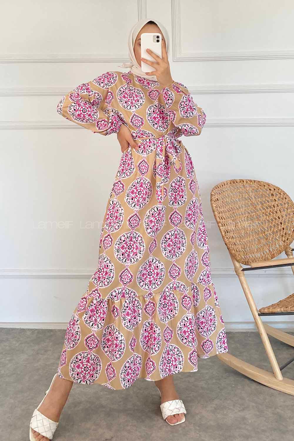 Modalamelif Bisiklet Yaka Kilim Desen Beli Kuşaklı Fırfırlı Elbise  Bej