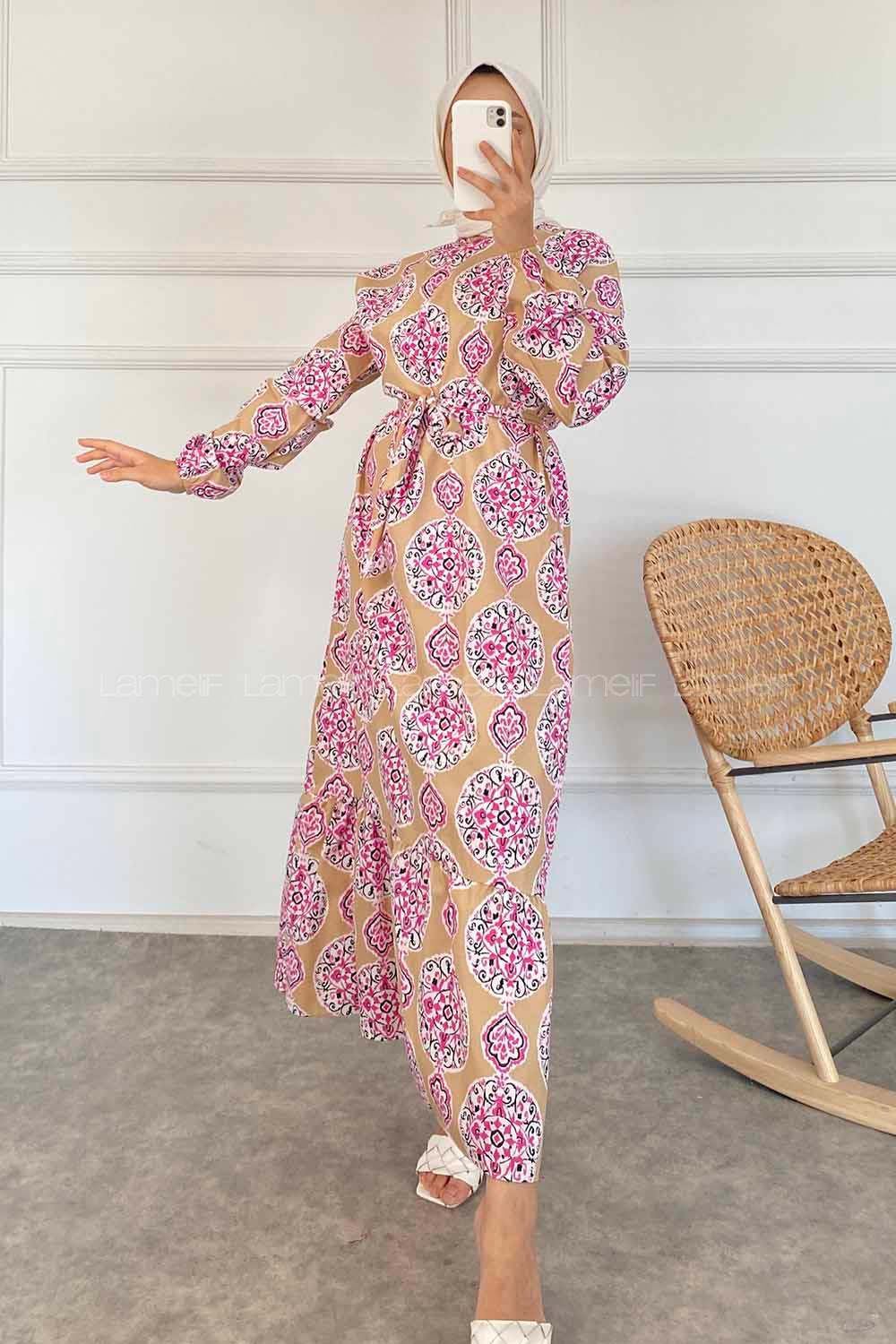 Modalamelif Bisiklet Yaka Kilim Desen Beli Kuşaklı Fırfırlı Elbise  Bej