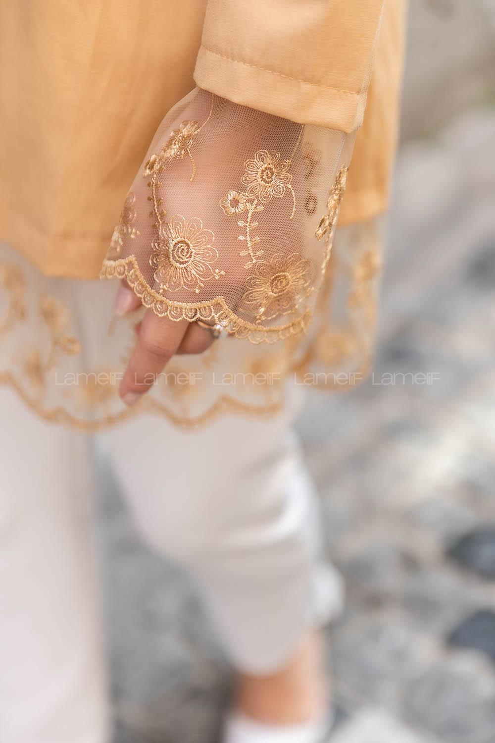 Modalamelif  Yaka Ve Etek Dantel Detaylı Kuşak Bağlamalı Tunik Camel