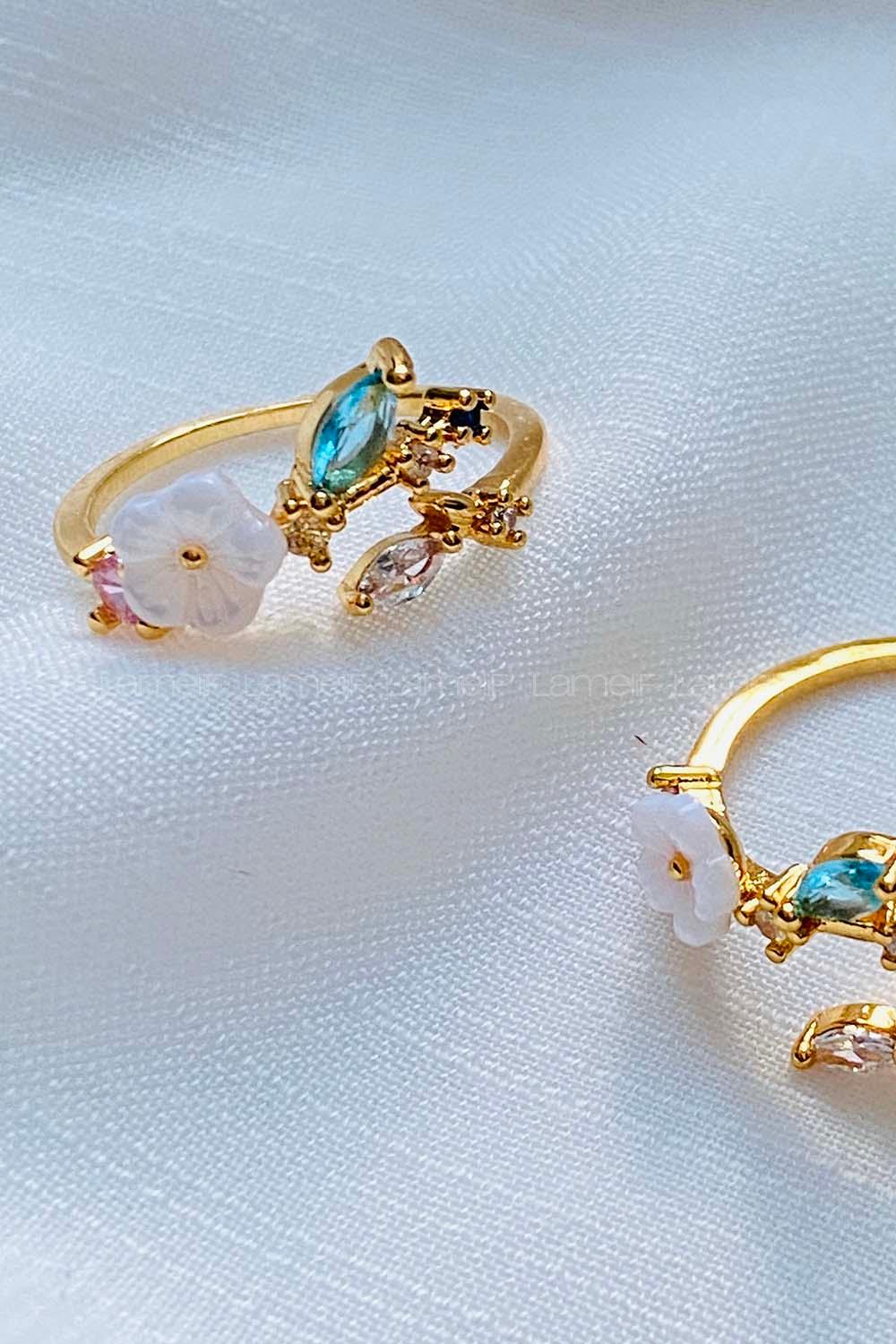 Modalamelif Beyaz Çicek Detaylı Yüzük