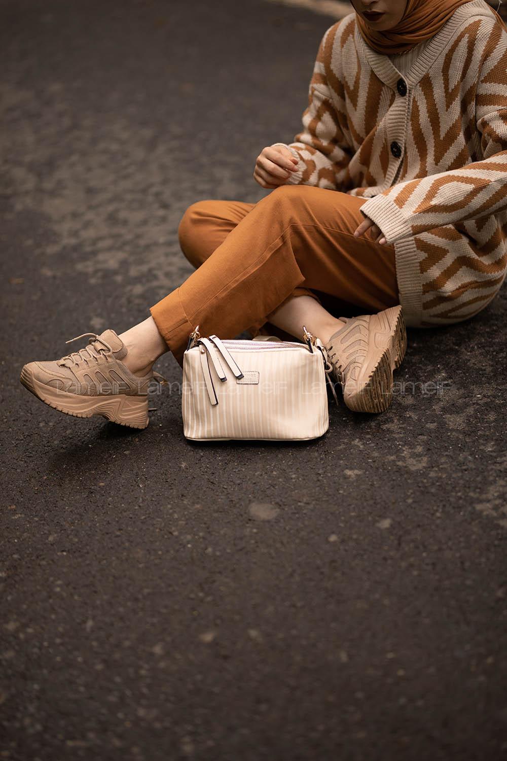 Modalamelif Change Üç Bölmeli Çizgili Saten Çanta Krem