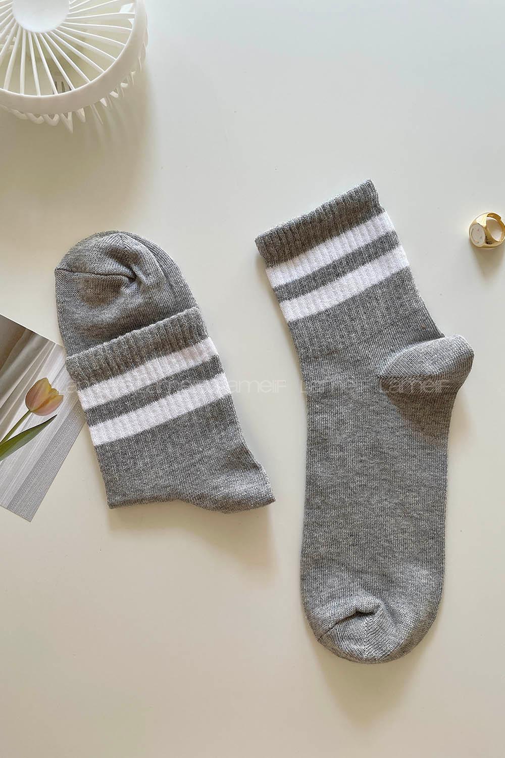 Lamelif Gri Beyaz Çizgili Tenis Çorap