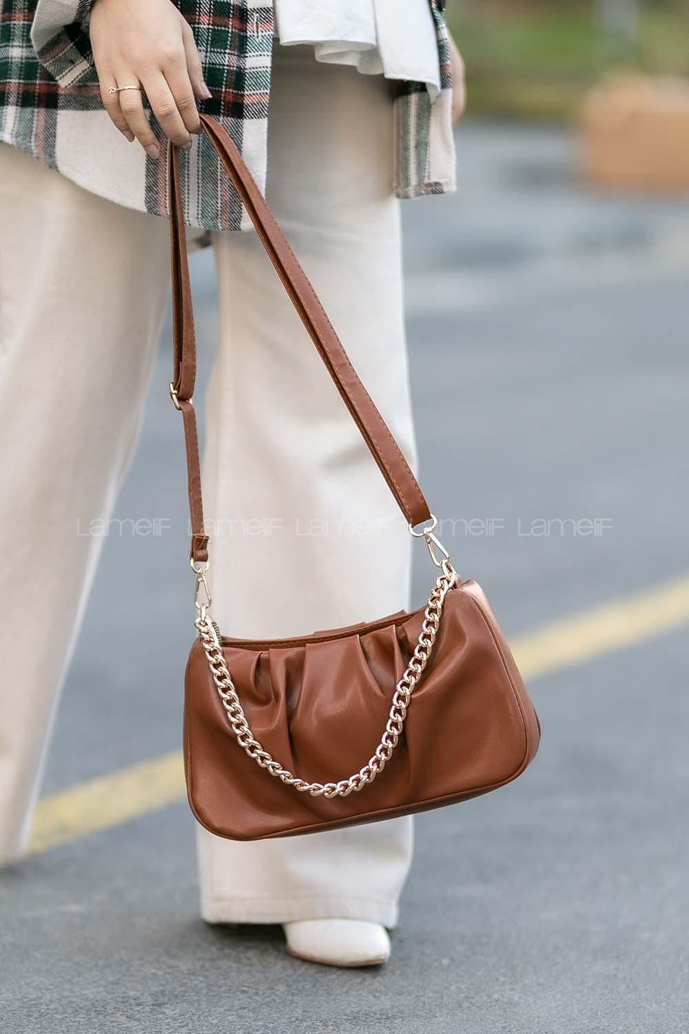 Lamelif Zincir Aksesuarlı Büzgülü Kadın Çanta Taba