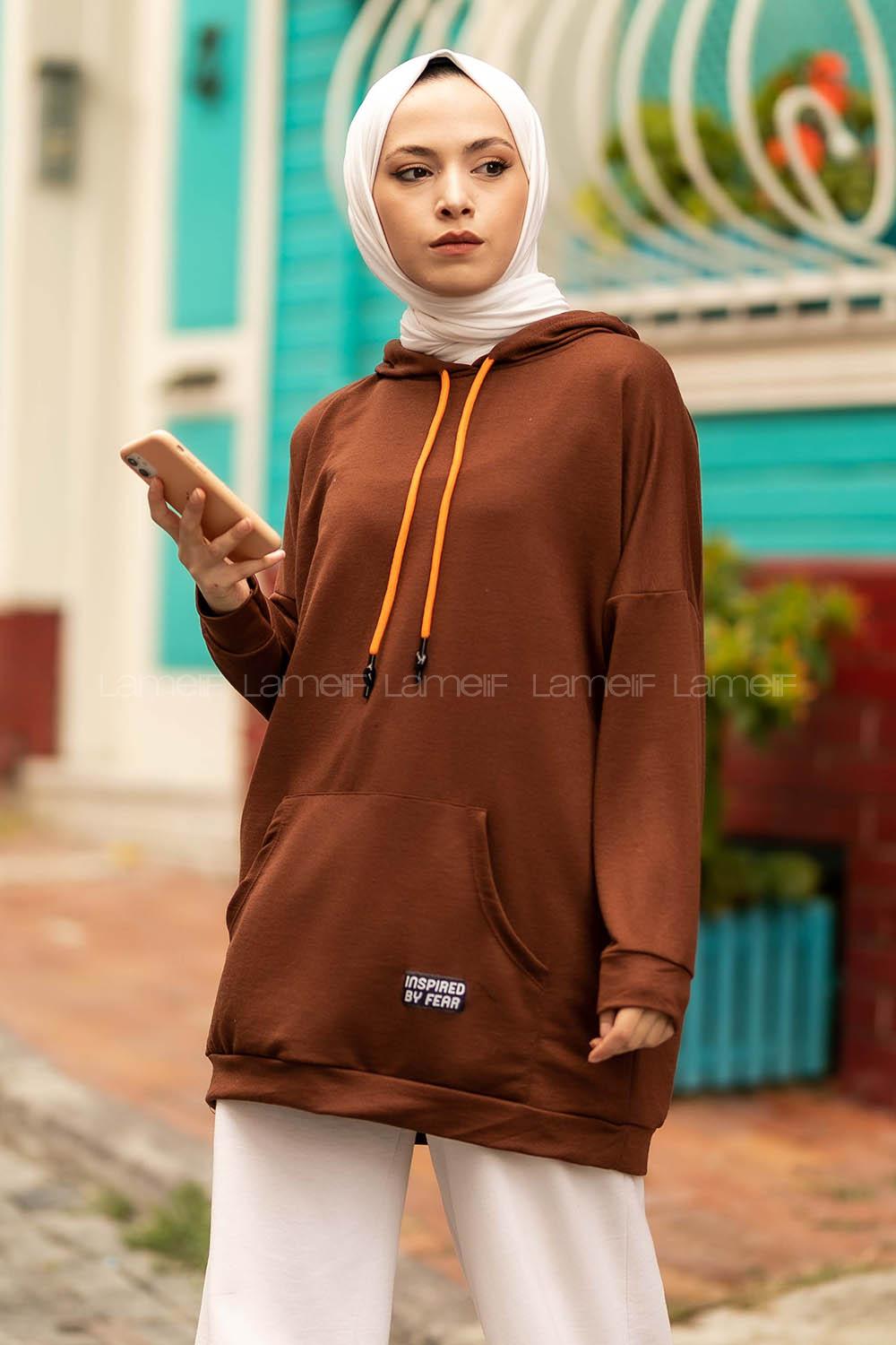 Modalamelif Kapüşon Detaylı Kanguru Cepli Arma Nakışlı Sweat Acıkahve