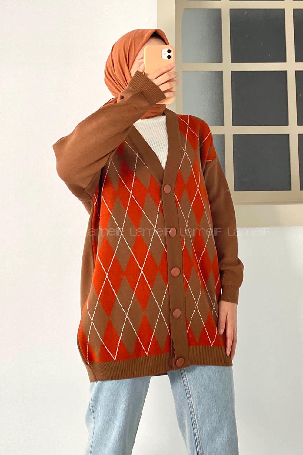 Modalamelif V Yaka Önü Düğme Detaylı Baklava Desenli Triko Hırka Kahverengi