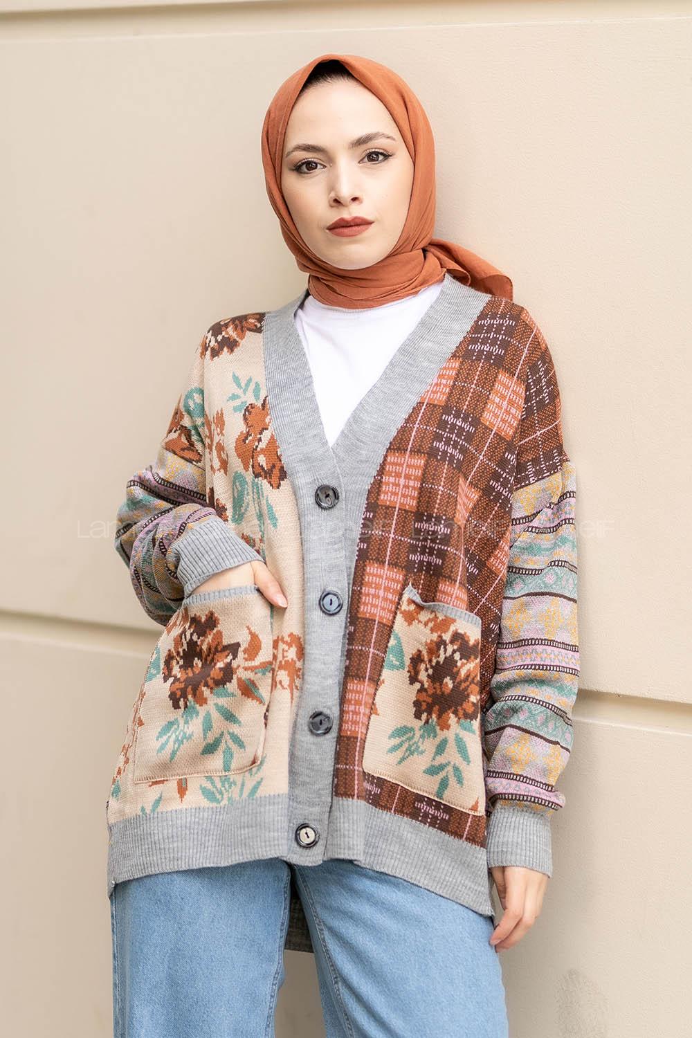 Modalamelif Önü Düğme Detaylı Kilim Desenli Çift Çepli Triko Hırka Açık Gri - Bej