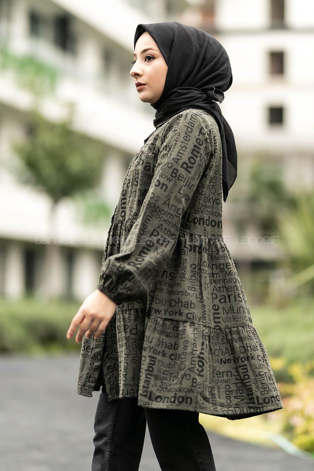 Modalamelif Önü Boydan Düğmeli Yazı Baskılı Fırfırlı Tunik Haki