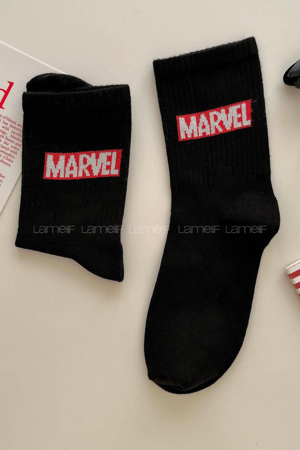 Lamelif Marvel Yazılı Siyah Çorap