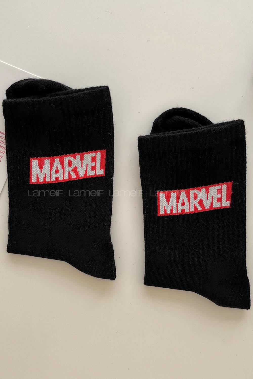 Lamelif Marvel Yazılı Siyah Çorap