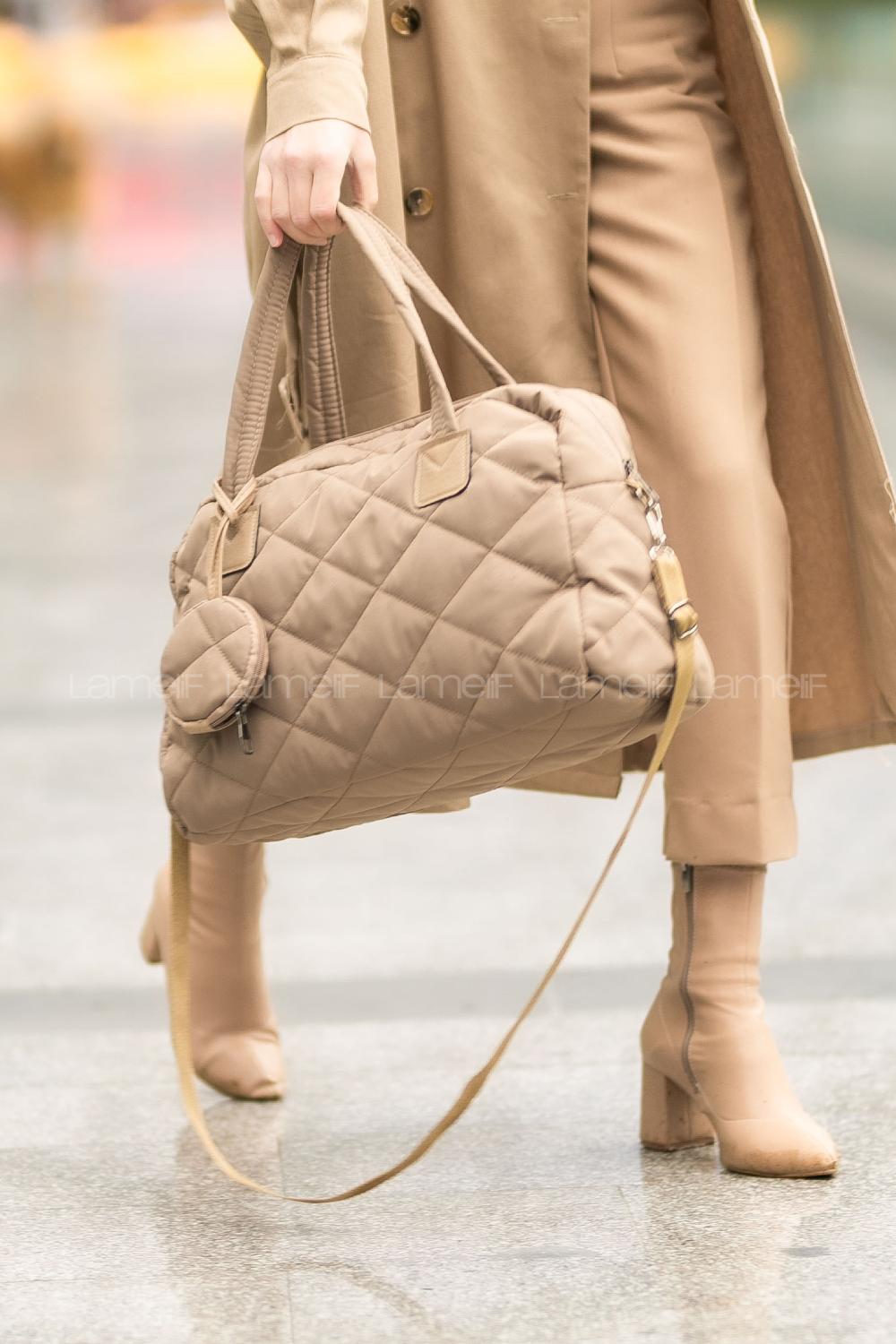 Lamelif  Cüzdan Aksesuarlı Barrel Kapitone Çanta Bej