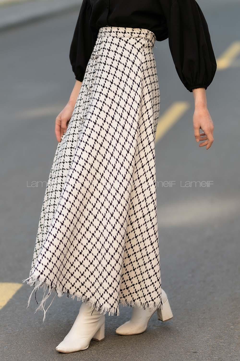 Modalamelif Önü Düğme Detaylı Püsküllü Etek Beyaz