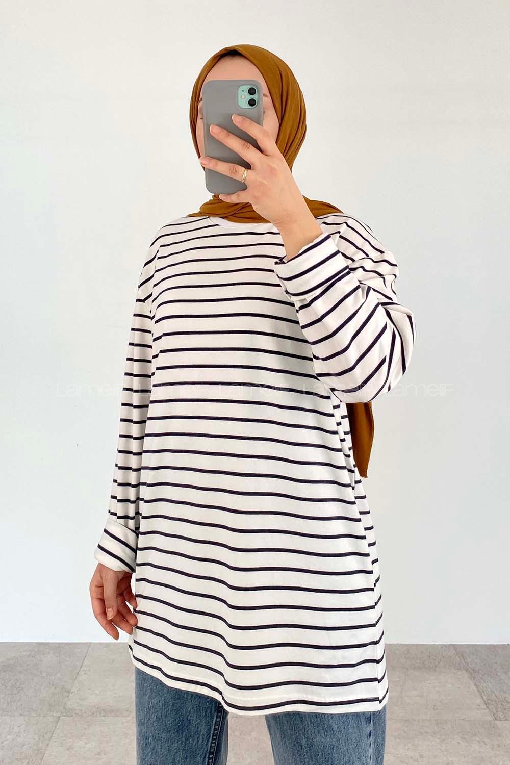 Ecru Navy Blue Crew Neck Long Arm Unprinted Sweatshirt