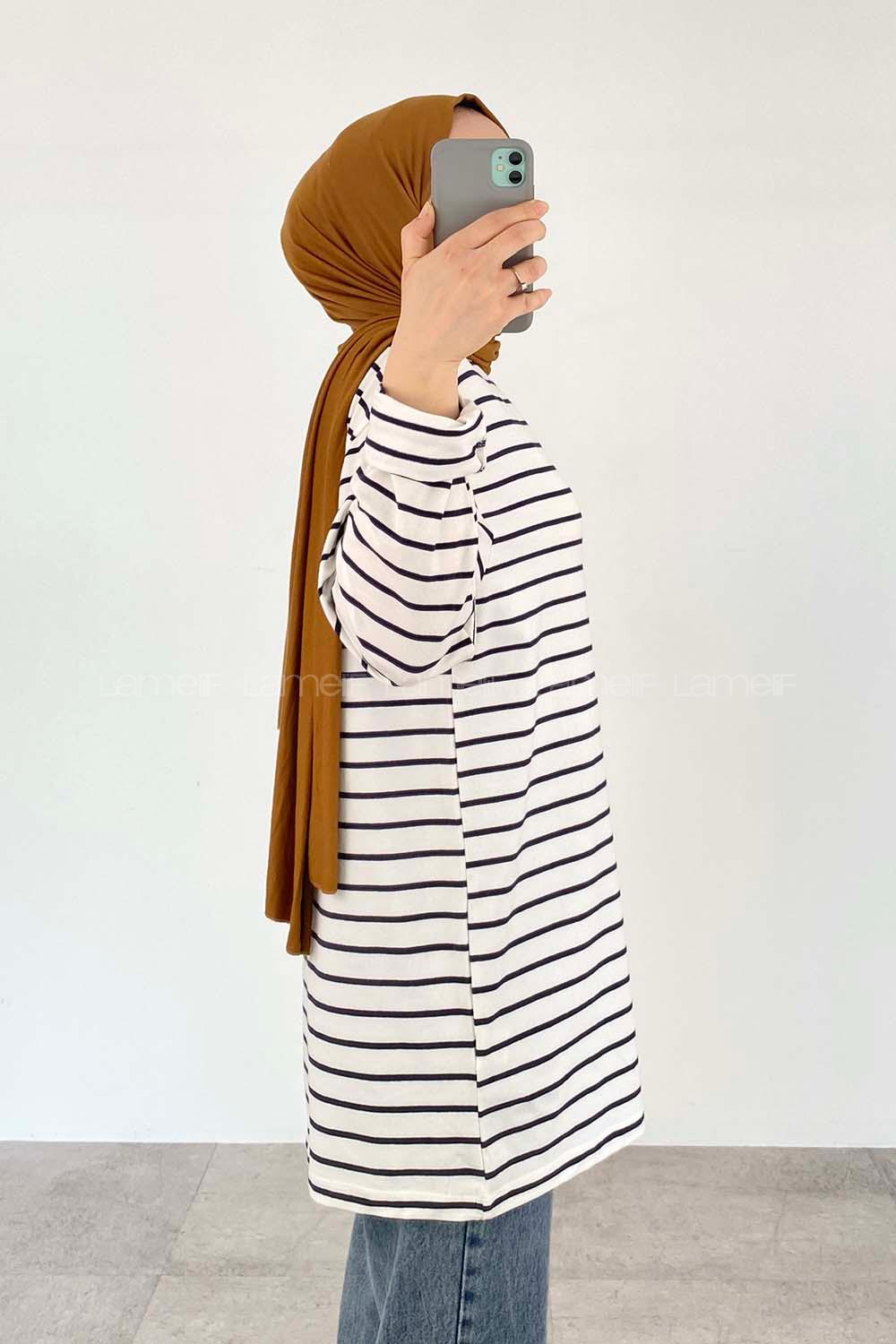 Ecru Navy Blue Crew Neck Long Arm Unprinted Sweatshirt