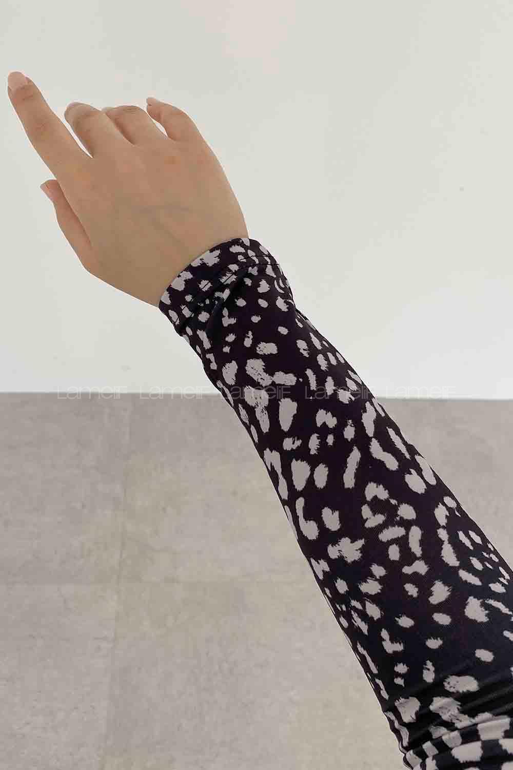 Black Mock Turtle Neck Long Arm Without Accessories Viscose Fabric Printed Blouse