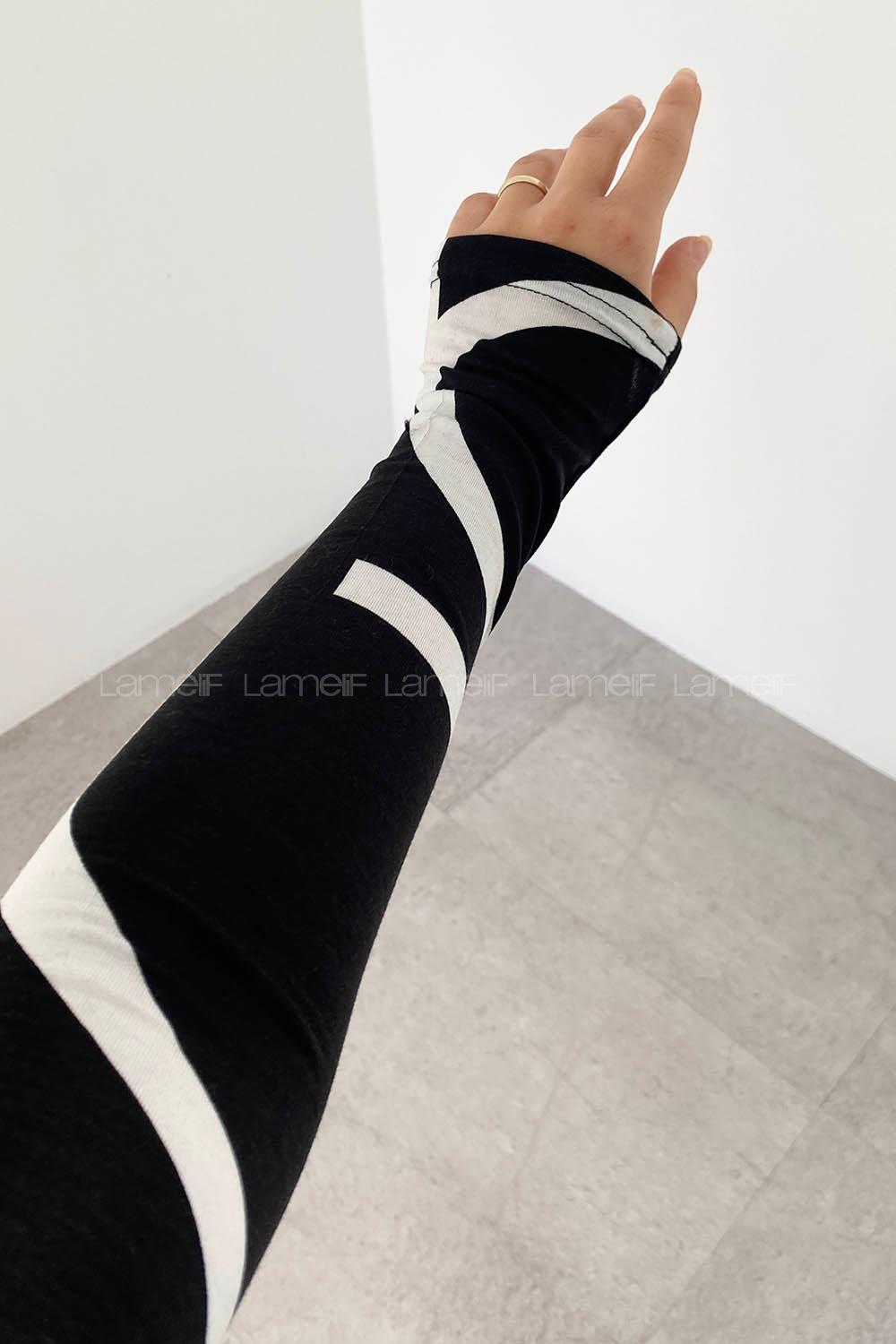 Lamelif Balıkçı Yaka Kalın Yazı Baskılı Body Siyah