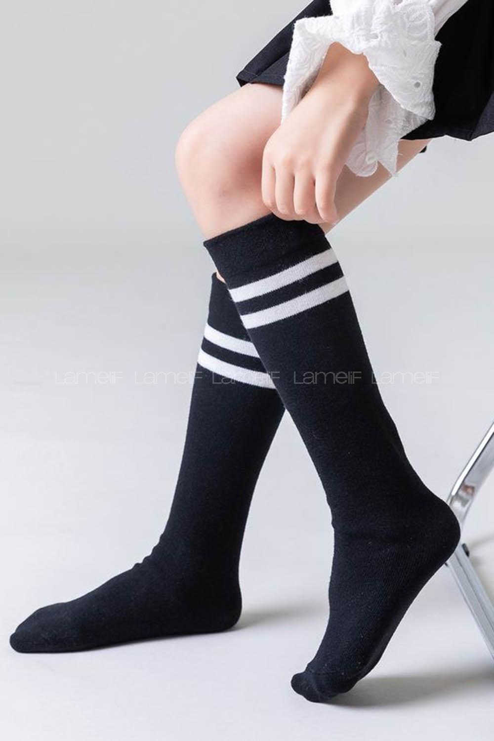 Lamelif Siyah Beyaz Çizgili Diz Altı Spor Çorap
