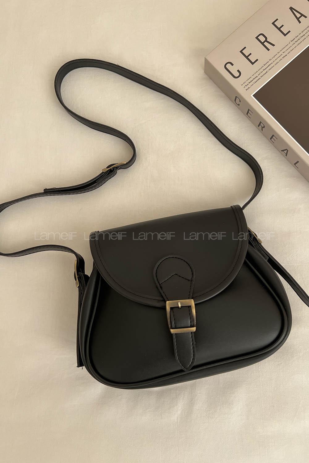 Lamelif Büyük Boy Kapaklı Çapraz Askılı Kadın Çanta Siyah
