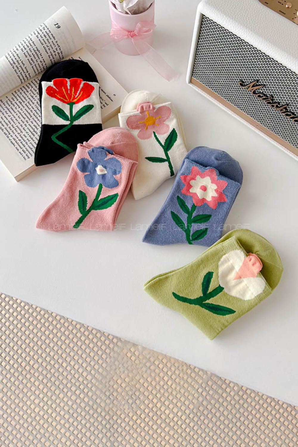 Lamelif Çiçek Desen Kolej Çorap