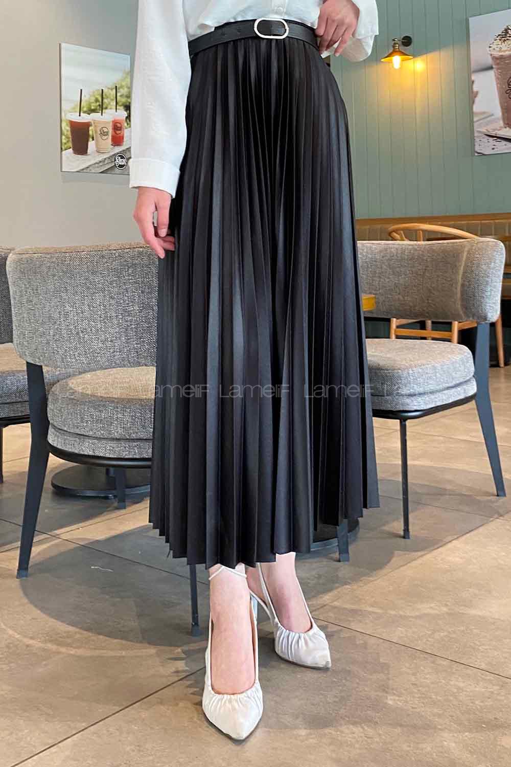Black Satin Fabric Unprinted Pleated Skirt