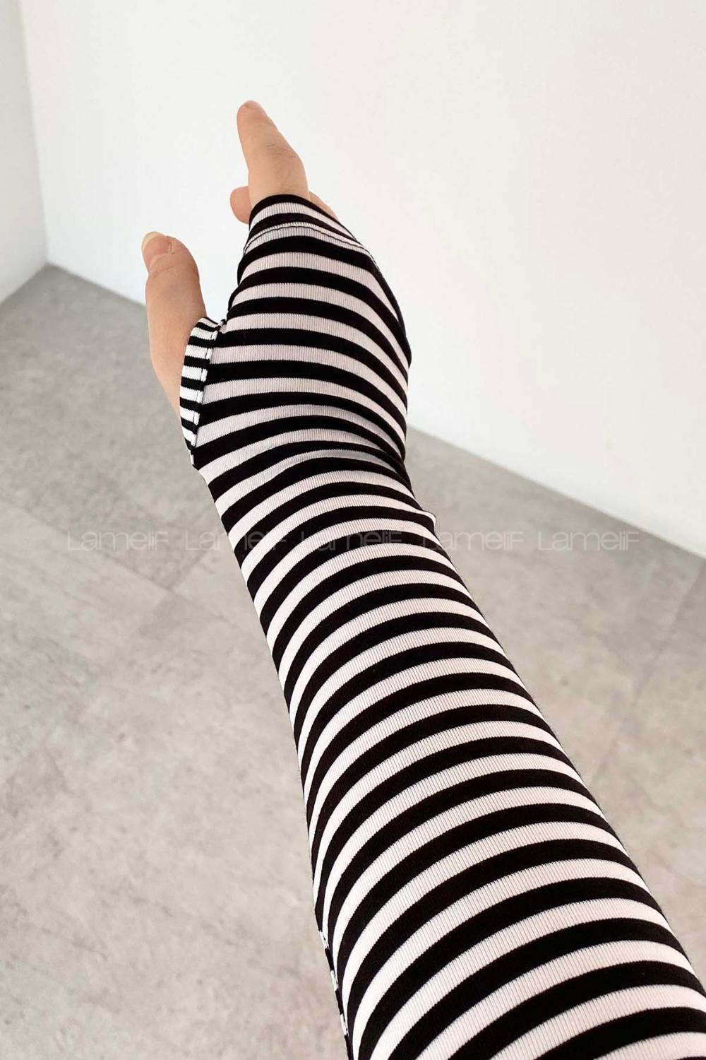 Lamelif Eldiven Detaylı Çizgili Balıkcı Yaka  Body Siyah Beyaz