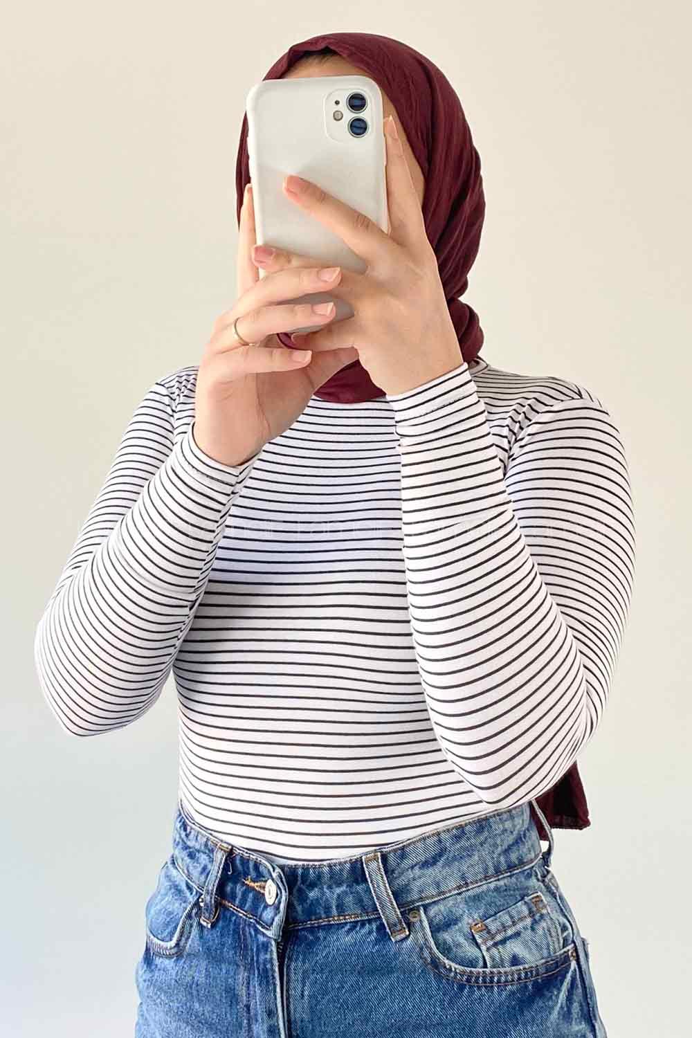 Yaka İnce Çizgili Body Beyaz Siyah