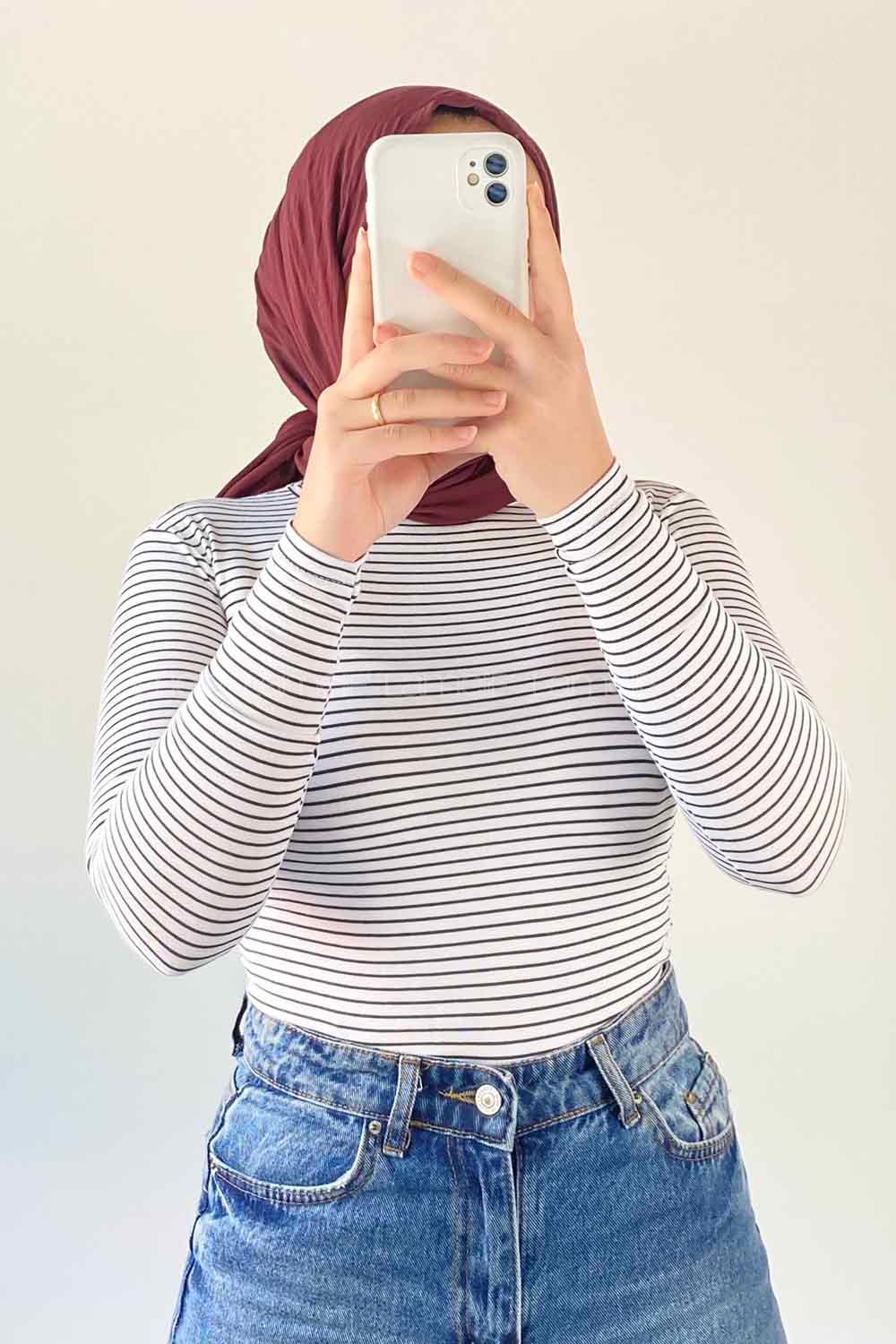 Yaka İnce Çizgili Body Beyaz Siyah